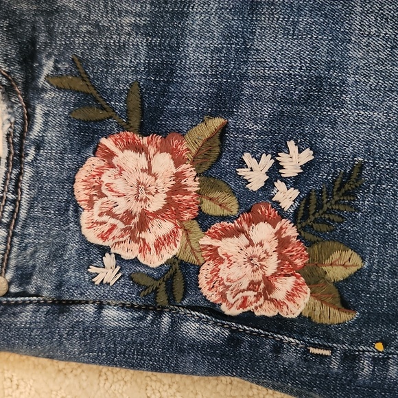 Silver Embroidered Crop Jean. W32L25- read description - Picture 2 of 5